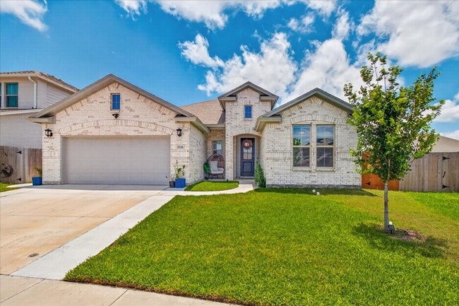 Building Photo - 2646 Las Estrellas St