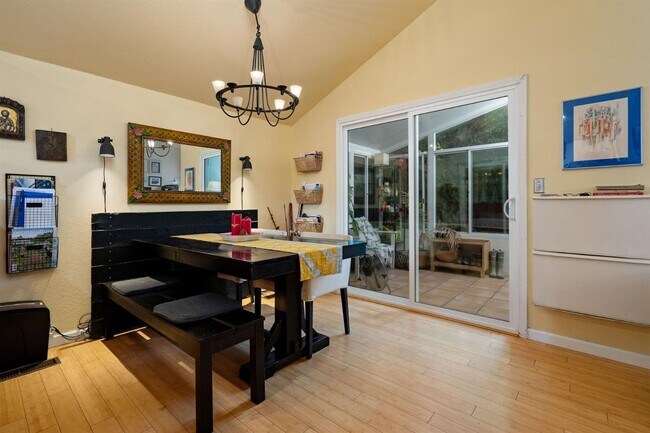 Photo - 2110-2112ca Unit 2112ca