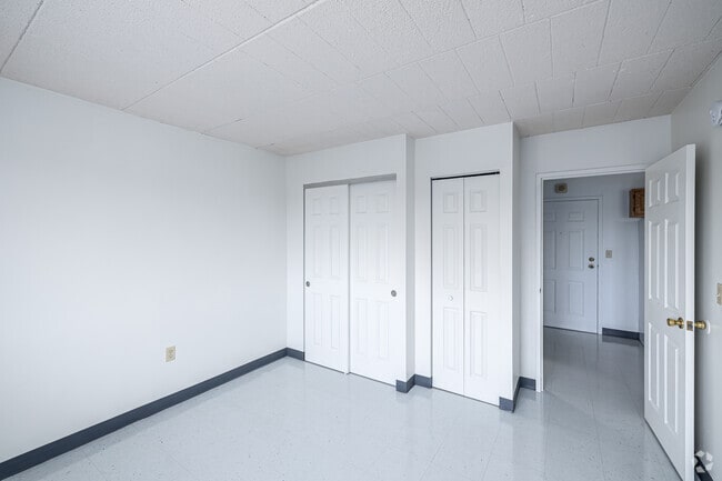 1BR, 1BA - 495SF - Bedroom