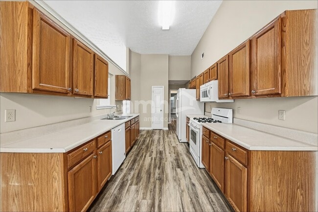 Photo - 2143 Andrewood Pl