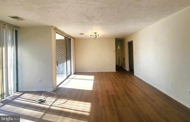 Building Photo - 10244 Prince Pl Unit 21-103