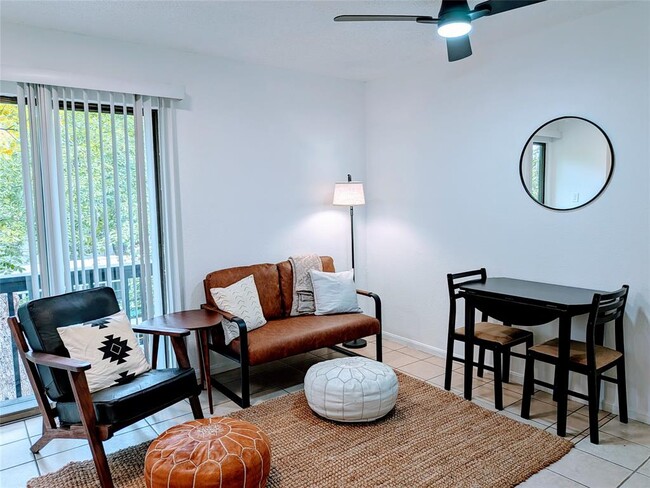 Building Photo - 905 E 51st St Unit 204 Rental