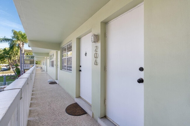 Photo - 1900 NE 8th Ct Unit 206