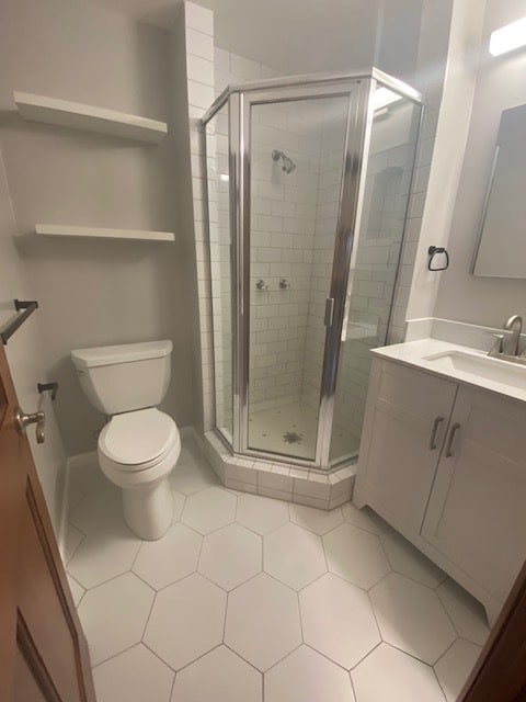 modern bathroom - 836 S Genesee Ave Unit 1