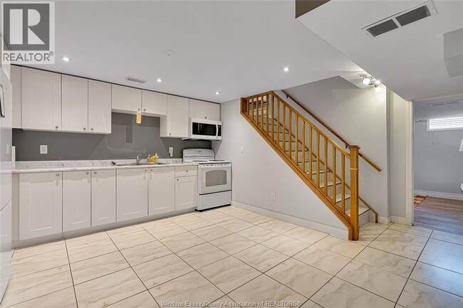 Photo - 3966 Byng Rd
