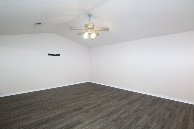 Photo - 3BR/2BA Gulf Breeze Brick Home in Oak Pointe with Vaulted Ceilings, Open Layout, Fenced Yard & La...