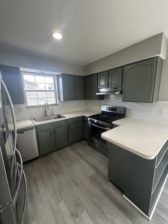 Photo - 9911 Parkview Ave