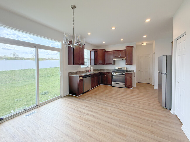 Photo - 651 Olive Ln