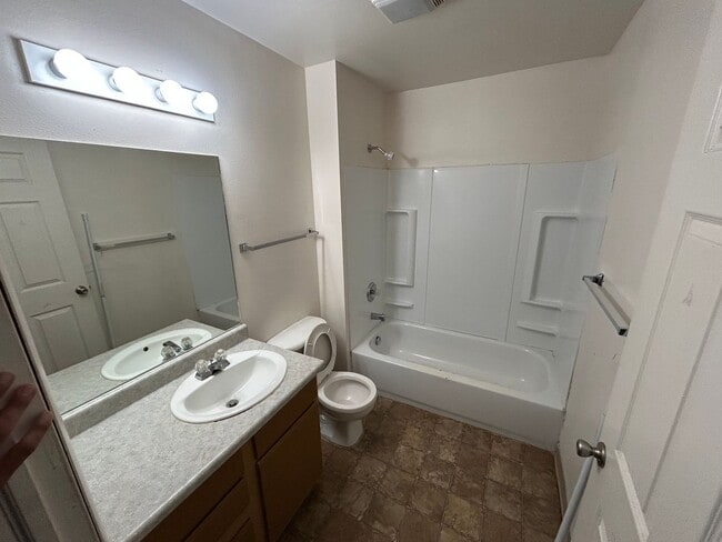 Riverton Apartments