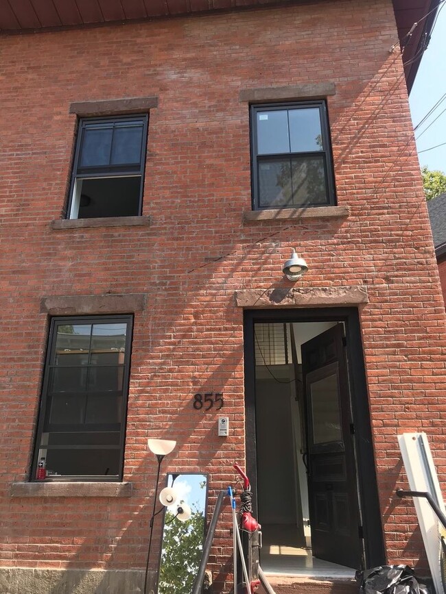 Two-Storey Historic Brick Townhouse in Eas... - Two-Storey Historic Brick Townhouse in Eas... Unit TH