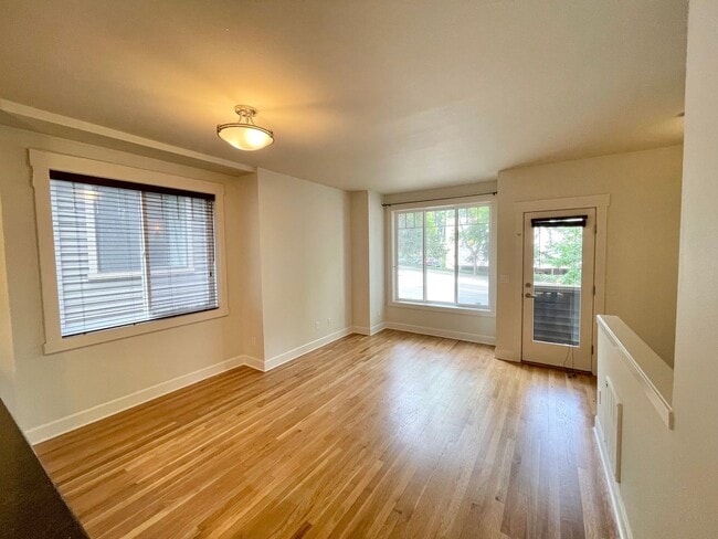 Photo - 1025 NE 125th St