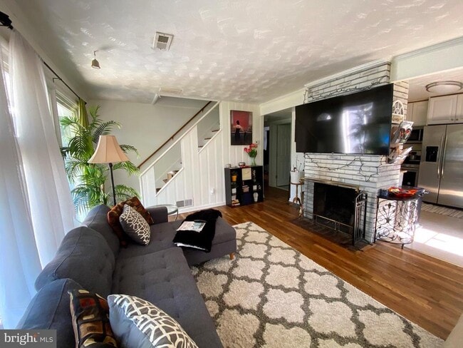 Photo - 5705 Denfield Rd