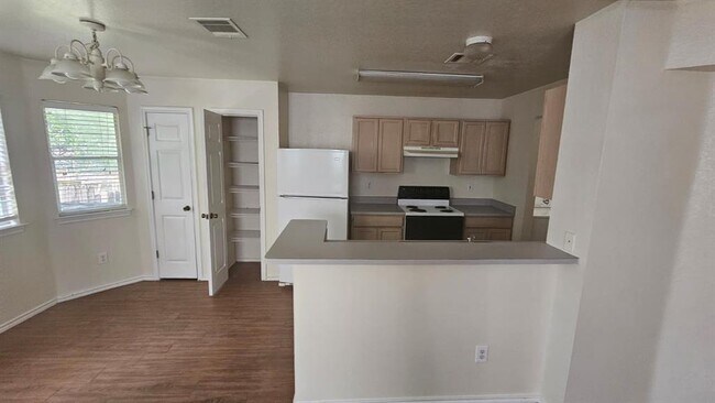Photo - 844-846-846 Sagewood Trail
