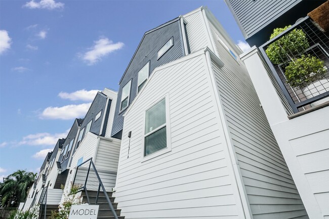 Building Photo - 1131 W 17th St