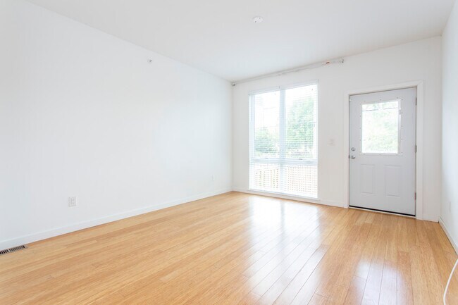 Building Photo - 1519 Ogden St Unit 1