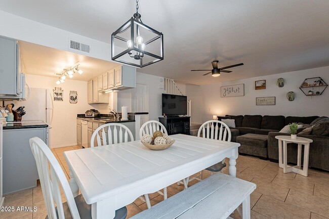 Building Photo - 14234 N Oakwood Ln