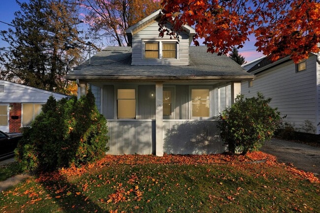 Building Photo - 405 E Hodge Ave