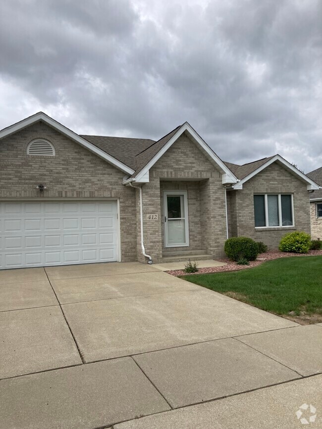 Building Photo - 412 11th Cir SE Unit Iron Lake Estates Rental