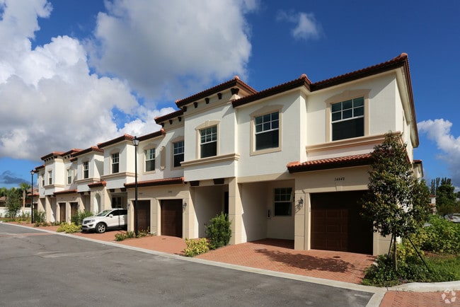 Emerald Place - Emerald Place Townhomes