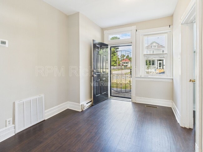 Building Photo - 3101 2nd Ave Rental