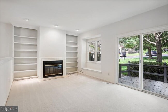 Building Photo - 3202 Eaton Ct
