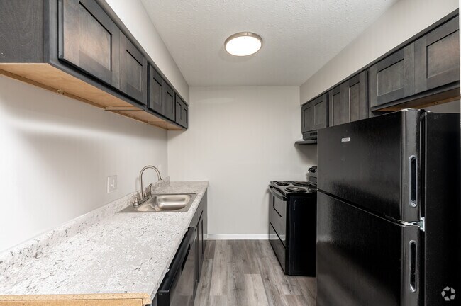 1BR, 1BA - 850SF - Kitchen - Apartments @ Marten Court
