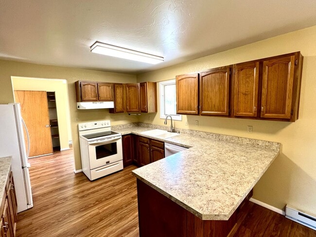 Photo - Pet Friendly 4 Bed 2 Bath Single Family Home, with Fenced Yard and Garage on Westside of Helena!