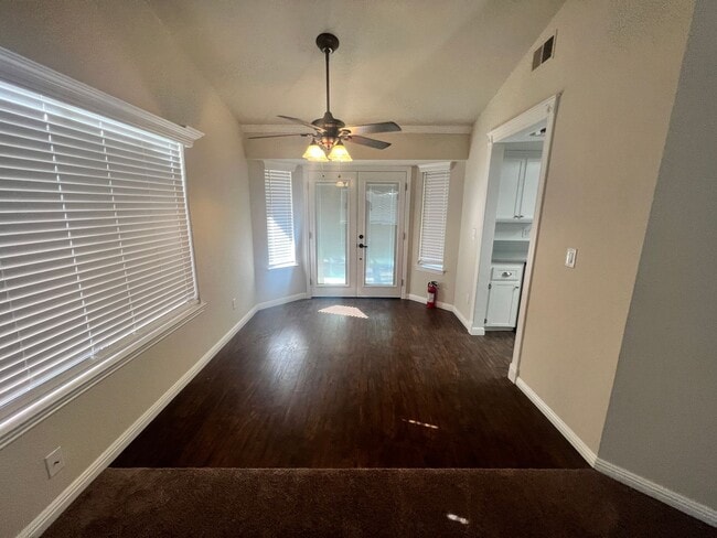Photo - MOVE IN READY! Great looking home on a court location with low maintenance landscaping.