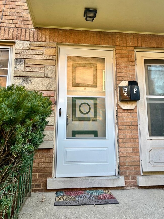 Photo - HOME SWEET HOME! 2 Bed / 1 Bath Townhome Available in Oak Park!