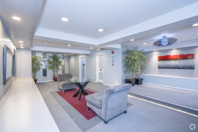 Lobby - 1725 Camino Palmero St, Los Angeles, CA 90046 Rental
