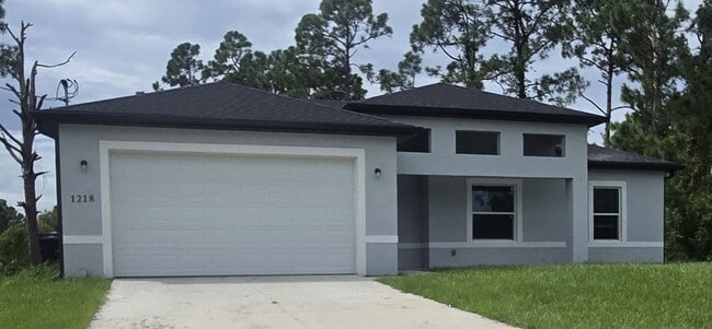 Photo - Large 4 Bed 3 Bath with 2 Car Garage-LEHIG...
