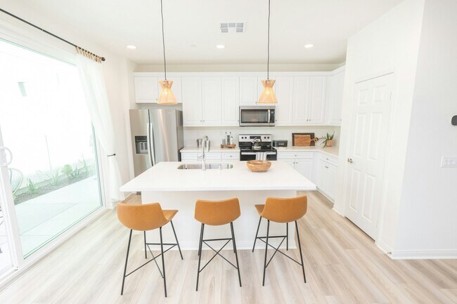 Photo - 2615 Babaco St