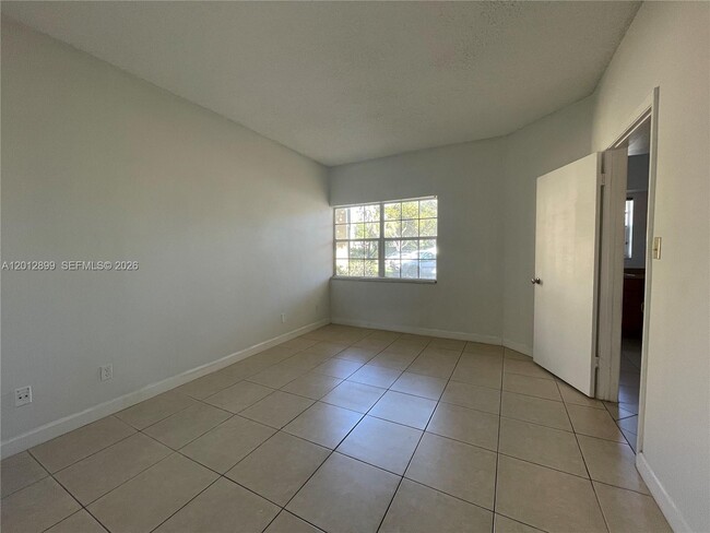 Photo - 640 Cypress Club Way Unidad F12
