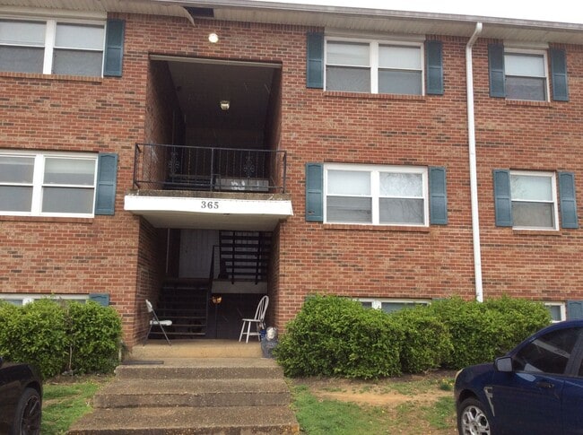 Building Photo - 365 Elmwood Dr Unit 2