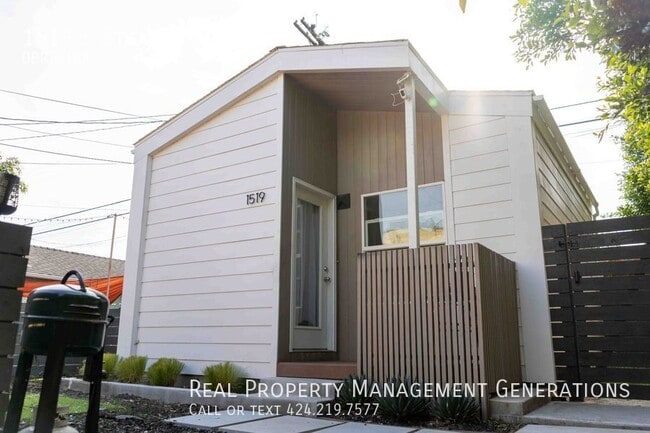 Building Photo - 1519 S Stanley Ave