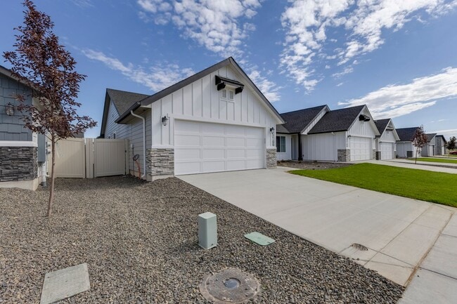 Building Photo - Adorable and affordable Duplex for rent in... Rental