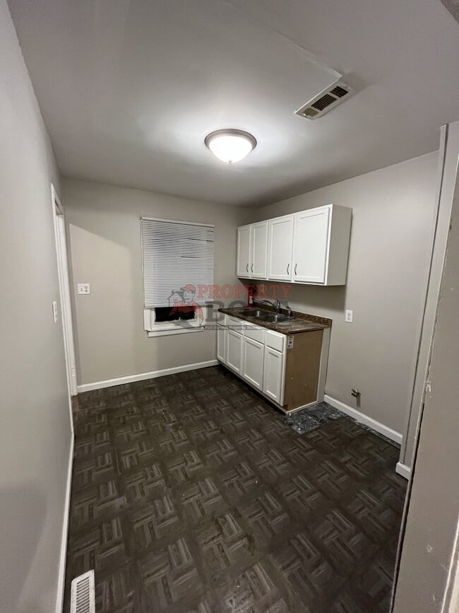 Photo - 2227 Georgia St