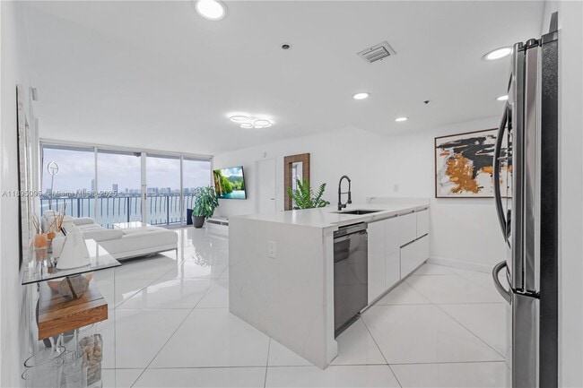 Photo - 7601 E Treasure Dr Unit 819