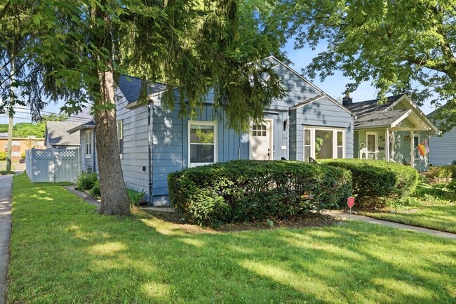 Photo - 3175 McDowell St