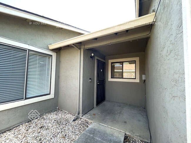 983 Daniel St