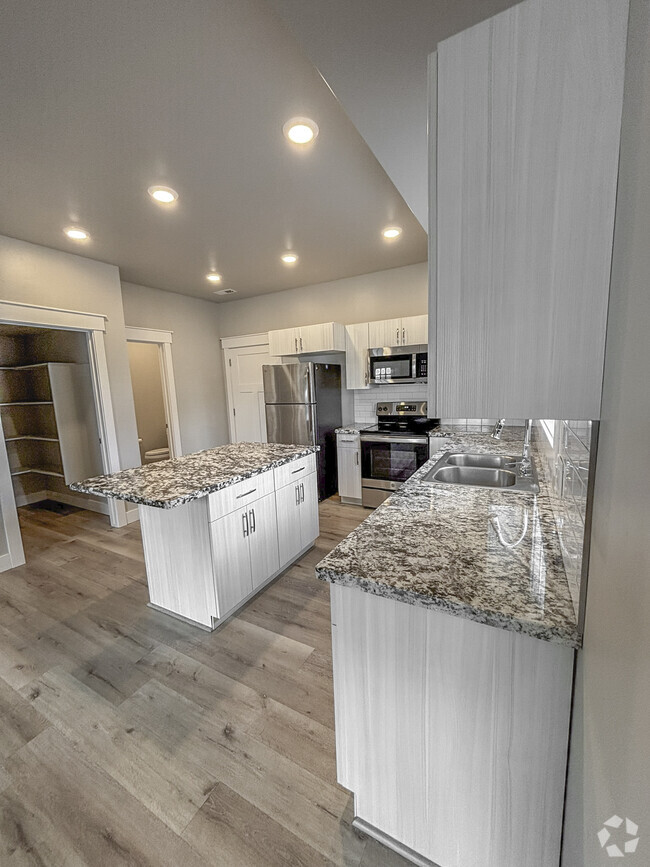 Building Photo - 359 S 3rd W Rental
