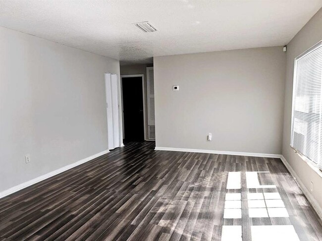 Photo - 1412 Braebury Dr