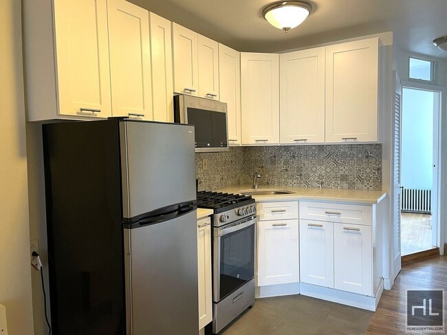 Building Photo - 6 AVENUE Rental