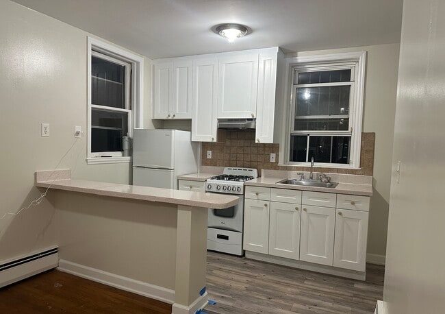 Building Photo - 3121 Corlear Ave Unit 2 Rental