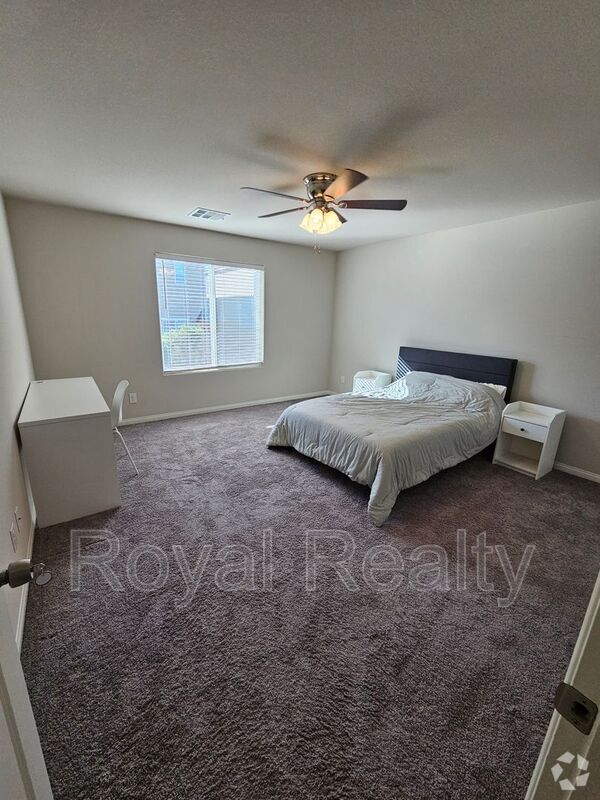 Building Photo - 1171 Twincrest Ave Unit Room Three Rental