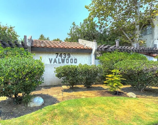 Welcome to Volwood! - 7439 Woodman Ave Unit 