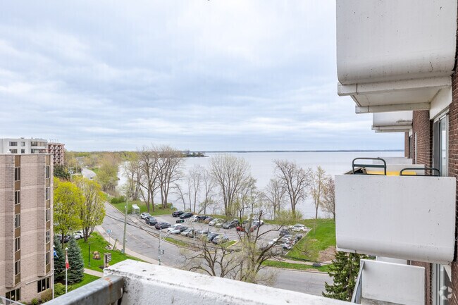 1BR, 1BA - 1011SF - View - Les Tours Lakeshore