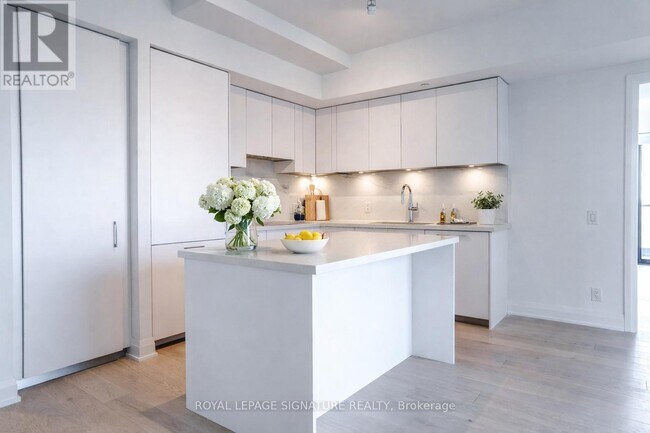 Photo - 33 Frederick Todd Wy Unité 1107