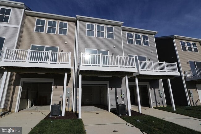 Photo - 9405 Pacific Elm St