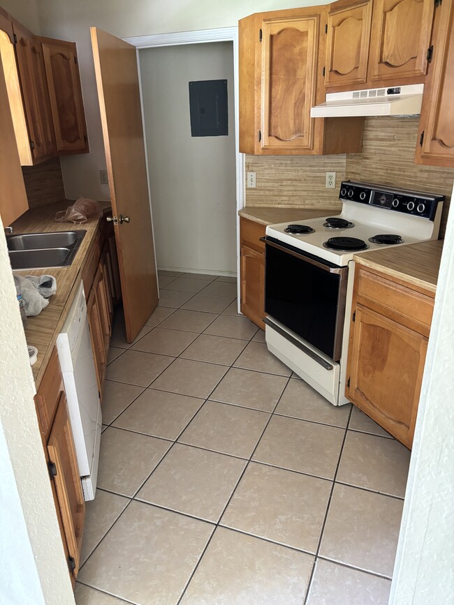 Building Photo - 310 Regency Ln Unit 310 Regency Lane